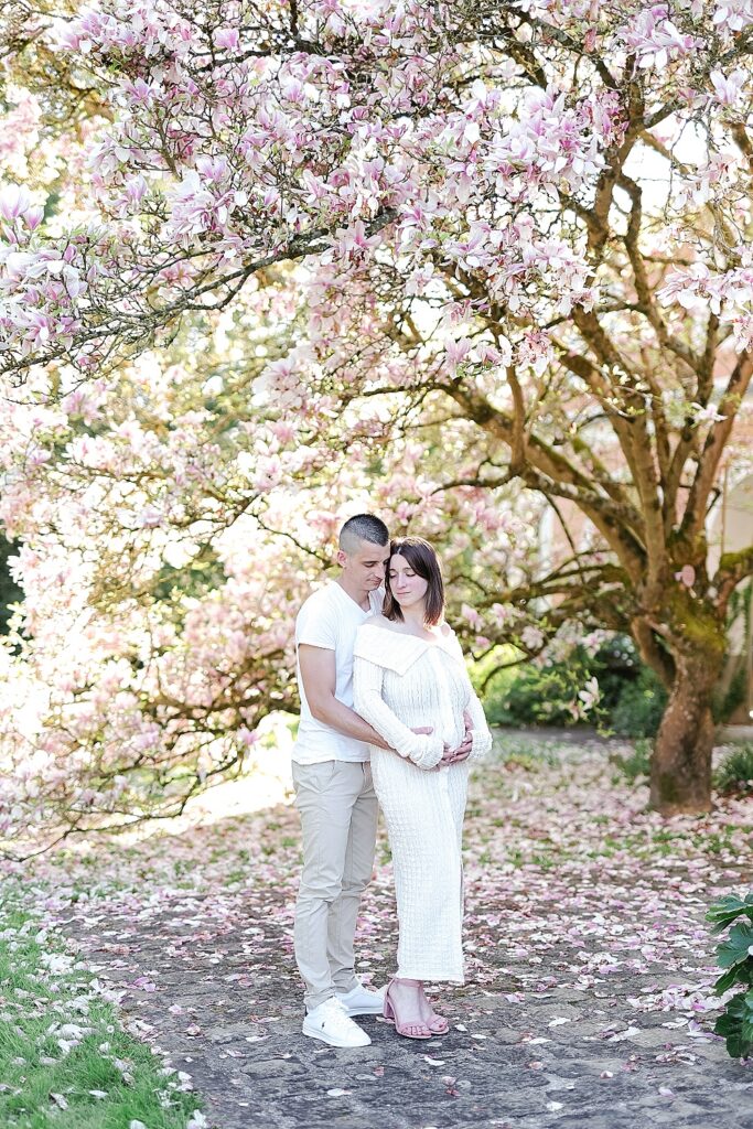 séance photo grossesse dans sous les magnolias en essonne