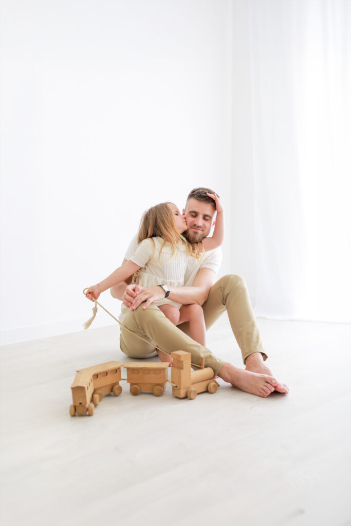 photo d'un père et son enfant prises dans un studio en essonne