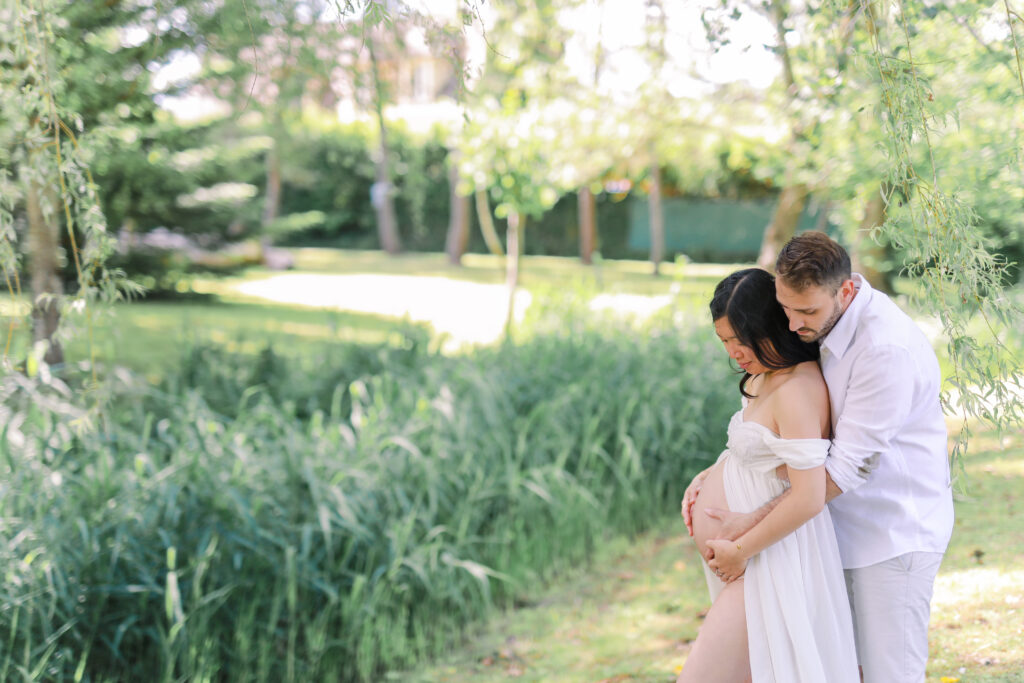 séance photo grossesse dans un parc