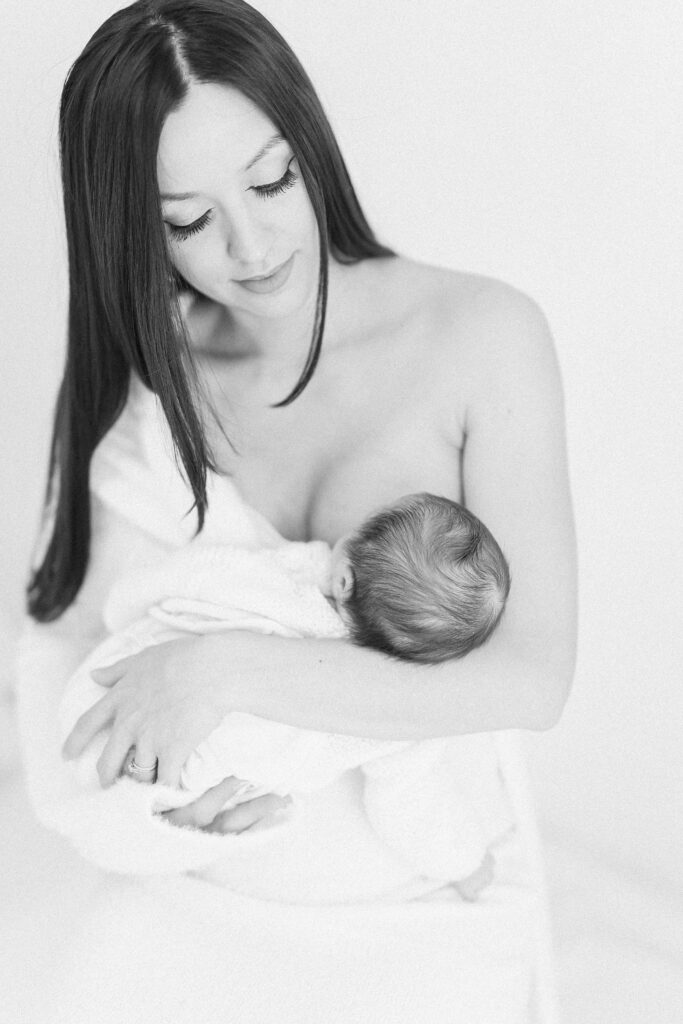 photo de maman qui allaitent leur bébé