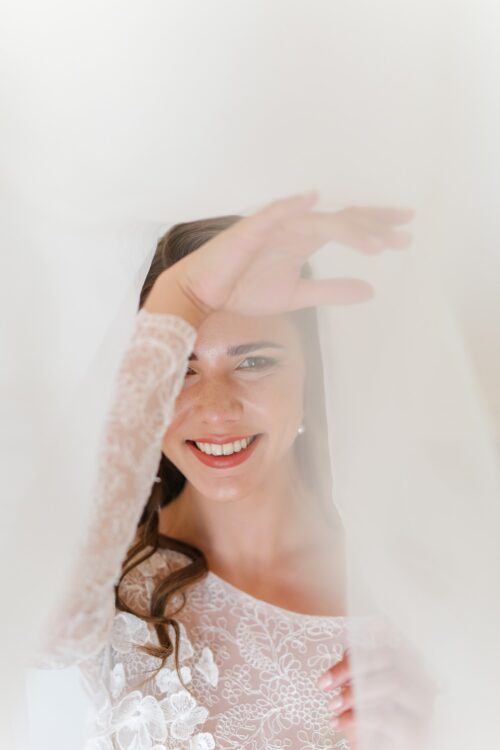portrait de mariée sous un voile