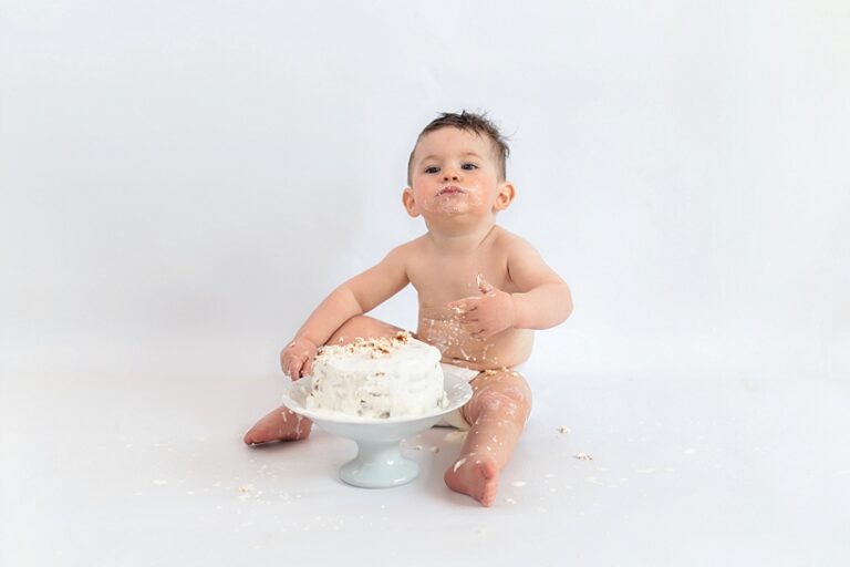 bebe qui fête son anniversaire avec une séance photo