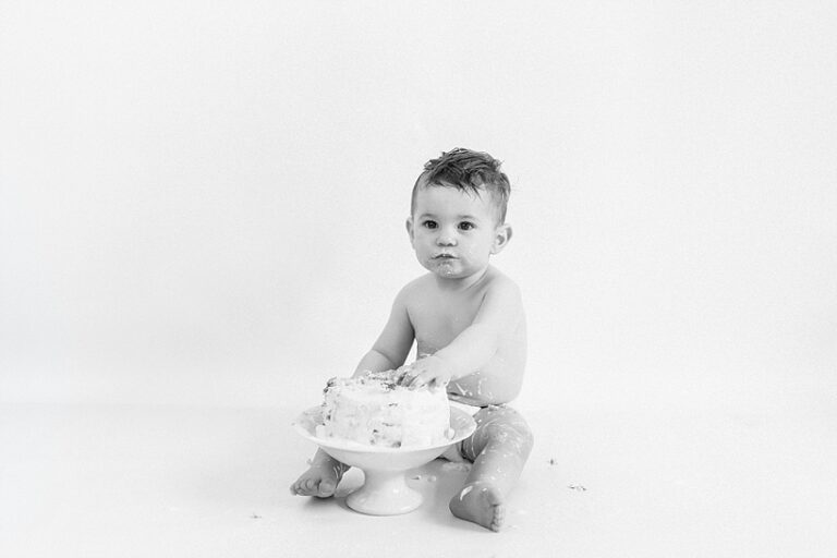 photo noir et blanc de bébé 1 an