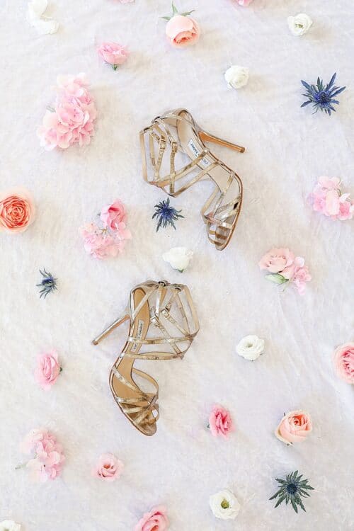 flatlay avec chaussures jimmy choo