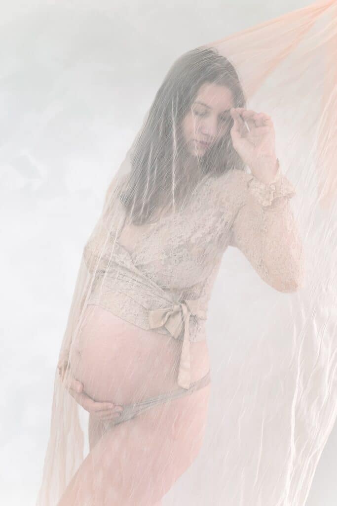 Séance photo de femme enceinte en studio