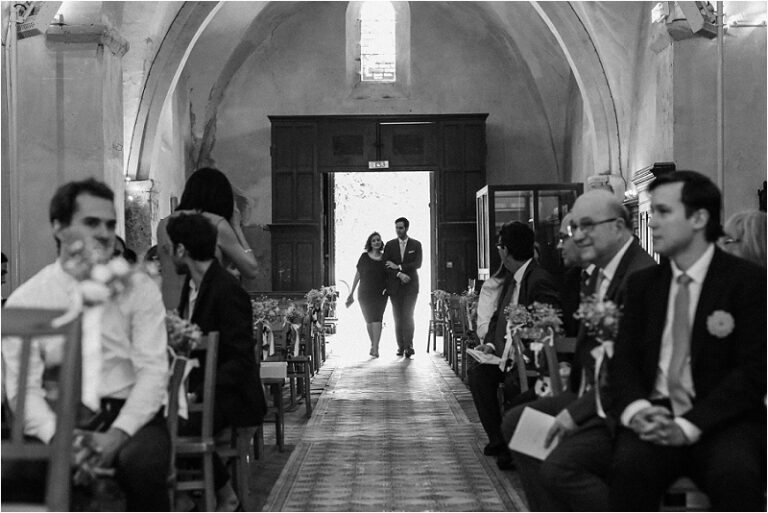 entré du mariée dans l'eglise