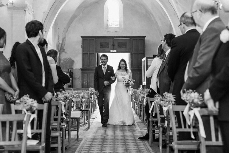 entrée marée dans eglise avon