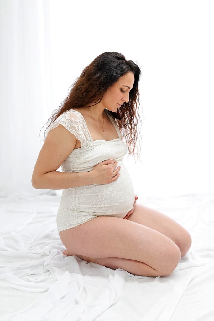 séance photo grossesse en studio en essonne