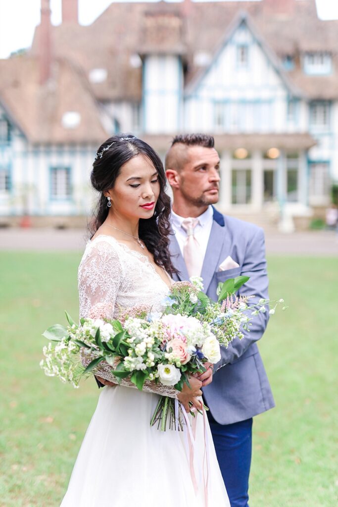 couple de mariés au manoir des roches